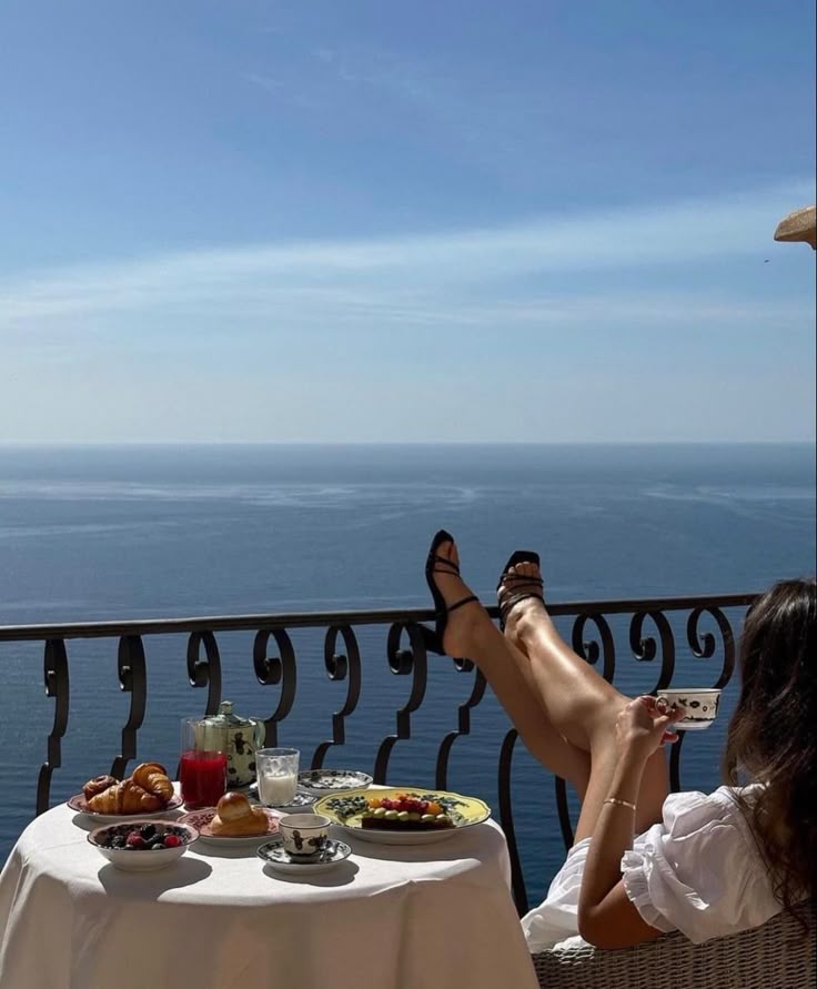 Luxury Beachwear Trends 2026: French Riviera Style, Resort Wear & Day-to-Night Dressing