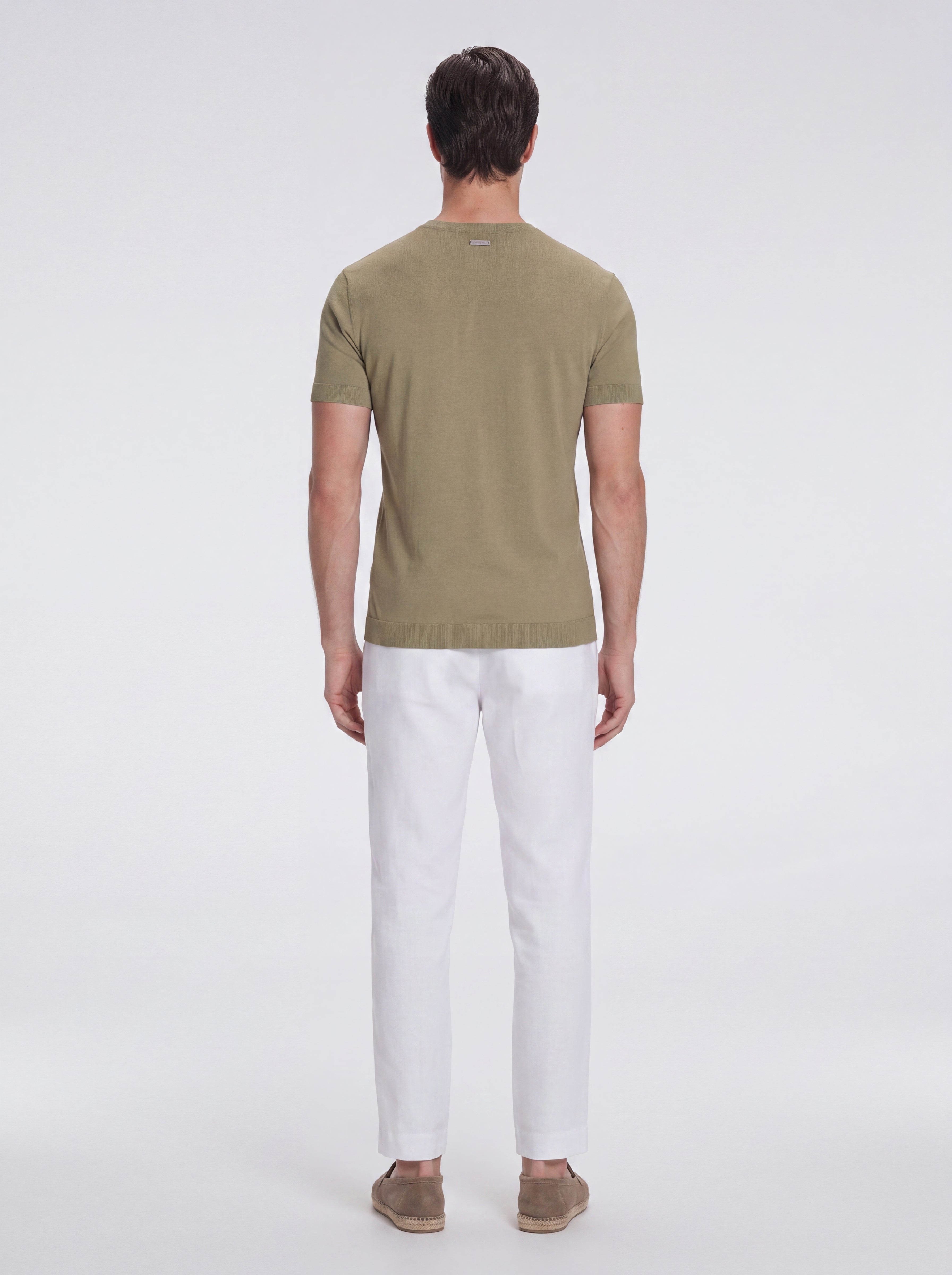 Baron Green Round-Neck Cotton T-Shirt | Moeva | T-Shirt | Each week unveils new pieces—luxury swimwear, fluid resort silhouettes, and elevated summer-to-evening essentials designed to carry you from coastal escapes to city nights.